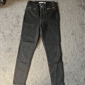 Levi’s high rise skinny ankle W26